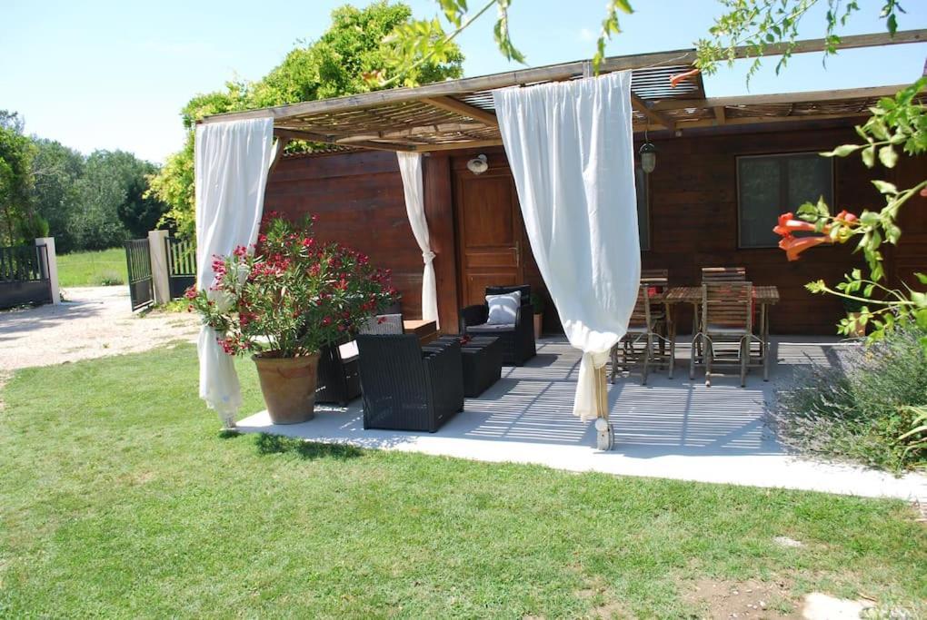 Le Cabanon Tendance Du Luberon Mérindol Exterior photo