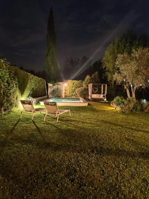 Le Cabanon Tendance Du Luberon Mérindol Exterior photo